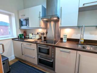 Luxury 2 Bed Apt, Sleeps 4, Secure PRKG-1 Car, Ascot Racecourse 5min walk, Legoland & Lapland 8mins, Windsor 15mins - Ascot - 9