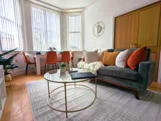 Luxury 2 Bed Apt, Sleeps 4, Secure PRKG-1 Car, Ascot Racecourse 5min walk, Legoland & Lapland 8mins, Windsor 15mins - Ascot - 0