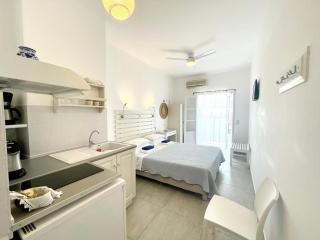 Anna's Studio - Piso Livadi - 8