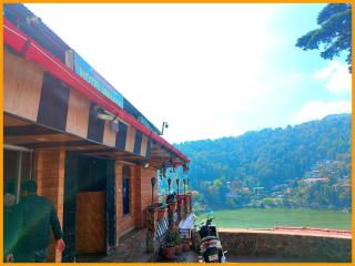 NAINITAL HOTEL VINAYAK PALACE LAKE VIEW MALL ROAD With #Free Wifi #Room Service #Balcony #Prime Location #Luxury And Spacious Room - A Top Rated Hotel In Nainital - Nainital - 9