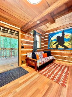 Bigfoots Bungalow with Fire Pit Woodstove and Large Deck - Qualicum Beach - 5