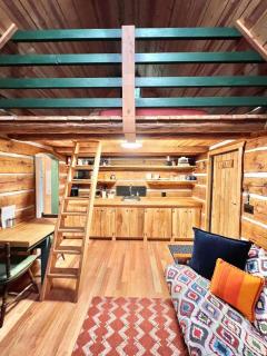 Bigfoots Bungalow with Fire Pit Woodstove and Large Deck - Qualicum Beach - 4