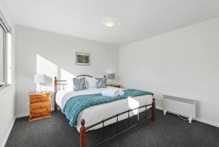 Spacious Modern Home - Lindisfarne - 2