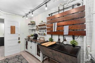 The Urban Roost I A Rustic City Escape - 8
