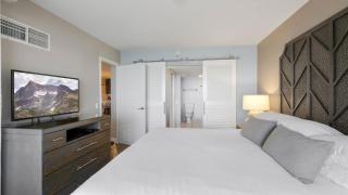 Luxury Oceanfront High Floor at Waikiki Beach Tower - Honolulu - 2