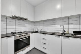 Stylish 2BR City Stay with Full kitchen and Balcony - Melbourne - 8
