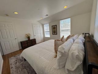DC Suburb Home with Parking Near Metro DC - 6