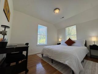 DC Suburb Home with Parking Near Metro DC - 3