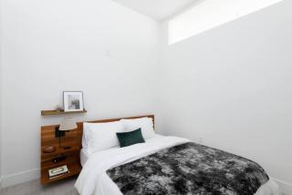 Modern 1BR Apt with Skywalk to Fiserv, Rooftop, and Parking - Milwaukee - 4