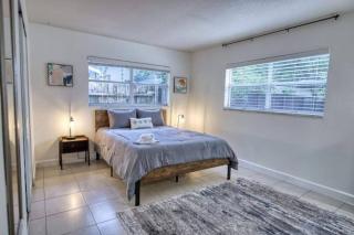 561c) Large 2 bedroom Minutes to the beach - Sarasota - 2