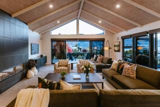 The Clearview House - Lake Views - Sleeps 9 - 2