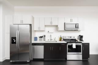 Modern 1BR Apt with Skywalk to Fiserv, Rooftop, and Parking - Milwaukee - 7