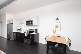 Modern 1BR Apt with Skywalk to Fiserv, Rooftop, and Parking - Milwaukee - 6