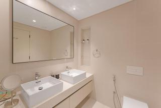 Prime 2BR Apt Emaar Beachfront - 2