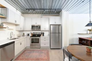 Brewery District Luxe 2BR Near Fiserv with Parking - Milwaukee - 5