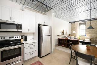 Brewery District Luxe 2BR Near Fiserv with Parking - Milwaukee - 4