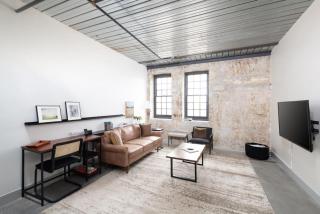 Sunny 1BR Apartment Walking Distance to Fiserv - Milwaukee - 0