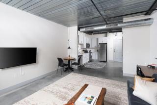 Modern 1BR Close to Fiserv with Parking - Milwaukee - 4
