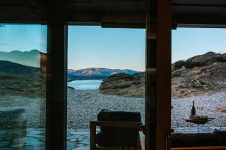 The Boulders Retreat - Stunning views of Lake Dunstan - Sleeps 6 - Cromwell - 2
