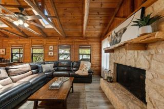 Sunrise Lodge - Main Cabin - Spicewood - 4