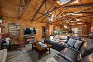 Sunrise Lodge - Main Cabin - Spicewood - 2