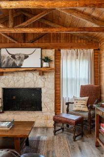 Sunrise Lodge - Main Cabin - Spicewood - 1