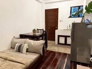 Cozy Quad Studio with WiFi in the Main Street - Upper Level with Balcony - General Luna - 1