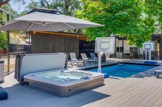 Kaweah River Cabin - Pool, Hot Tub, Movie Projector - Three Rivers - 9