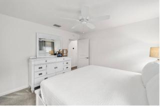 561f) Very large 2 bedroom with King Bed - 4