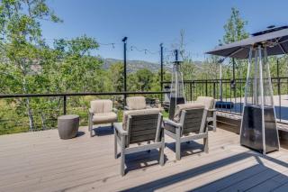 Kaweah River Cabin - Pool, Hot Tub, Movie Projector - Three Rivers - 3