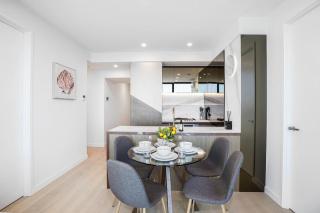City and Sunrise View 2 Bed 2 Bath above Level 60 next to Skybus - Melbourne - 6