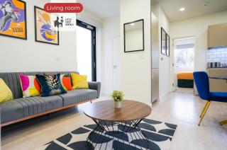 2 Bedroom Apartment By Littlepiggyrentals Short Lets & Serviced Accommodation Stevenage With Free Parking, Gym & Roof Garden - Stevenage - 5