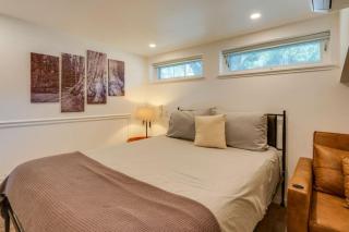 Kaweah River Cabin - Pool, Hot Tub, Movie Projector - Three Rivers - 1