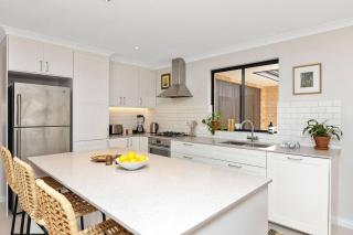 Renovated delight Perfect location Free WIFI - Perth - 9