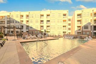 Big 1B w Pool Near Toyota 2211 - Frisco - 1