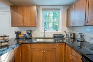 Newly Renovated Townhouse on a Tranquil Street - 5