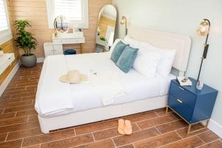 King Bed-Step to Madeira Beach-Heated Pool-Private - St Pete Beach - 7