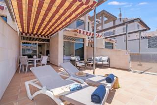 Cozy 2BR Retreat With Big Terrace, Peaceful Stay Minutes Away From the Beach - Arguineguín - 0