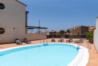 Cozy 2BR Retreat With Big Terrace, Peaceful Stay Minutes Away From the Beach - Arguineguín - 8