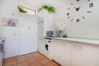 Cozy 2BR Retreat With Big Terrace, Peaceful Stay Minutes Away From the Beach - Arguineguín - 4