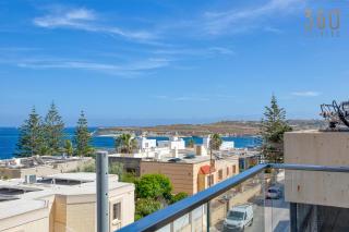 Seaview 3BR Home with Wifi, Terrace, AC & Sofabed by 360 Estates - Il-Maħsel - 1