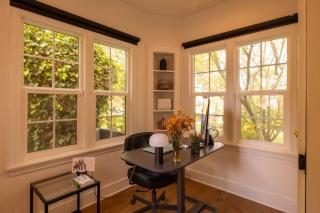 Hauser House, Modern Artful Spanish-style Bungalow - 9