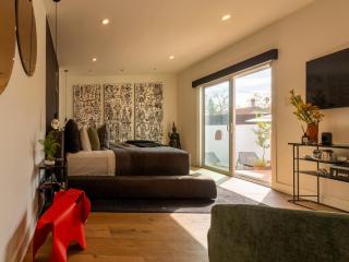 Hauser House, Modern Artful Spanish-style Bungalow - 1