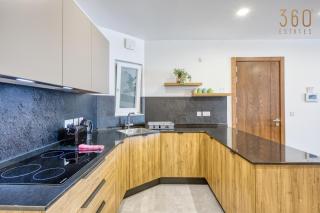 Seaview 3BR Home with Wifi, Terrace, AC & Sofabed by 360 Estates - Il-Maħsel - 5