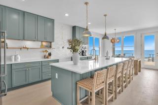 Oceanfront Luxury 4BR with Elevator sleeps 12 - 4