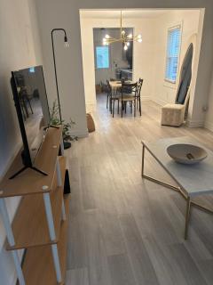 Chic Trendy Two Queen Bedroom House in City of Birmingham MI - Birmingham - 1