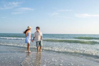 Queen Bed-Step to Madeira Beach-Heated Pool-Private - St Pete Beach - 0