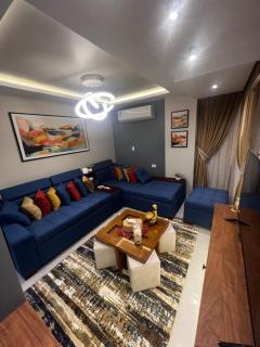 Luxury flat near airport شقة فاخرة بالقرب من المطار و الرحاب - 0