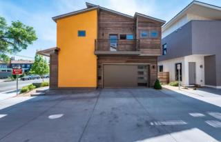 Reno Basecamp 2 King Suites, Walk to Food and Fun - Reno - 2