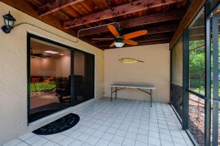 Luxury Queen Room, Walk to UM, Free Car Service! - Miami - 6